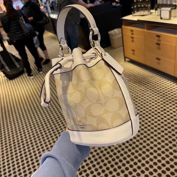 Coach Dempsey Bucket Bag 15 In Signature Canvas With Heart Charm - Picture 2 of 7